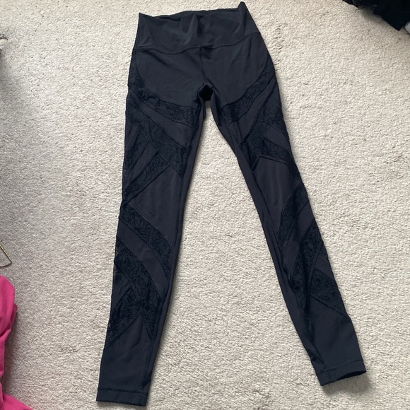 Lululemon Size 6 Workout Leggings - Picture 2 of 3